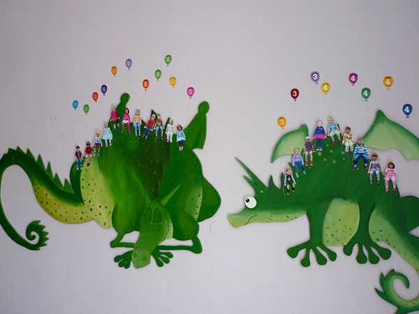 Wandgestaltung in der Drachengruppe.