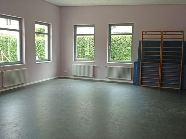 Die Turnhalle bietet Raum zum Tollen und Toben.